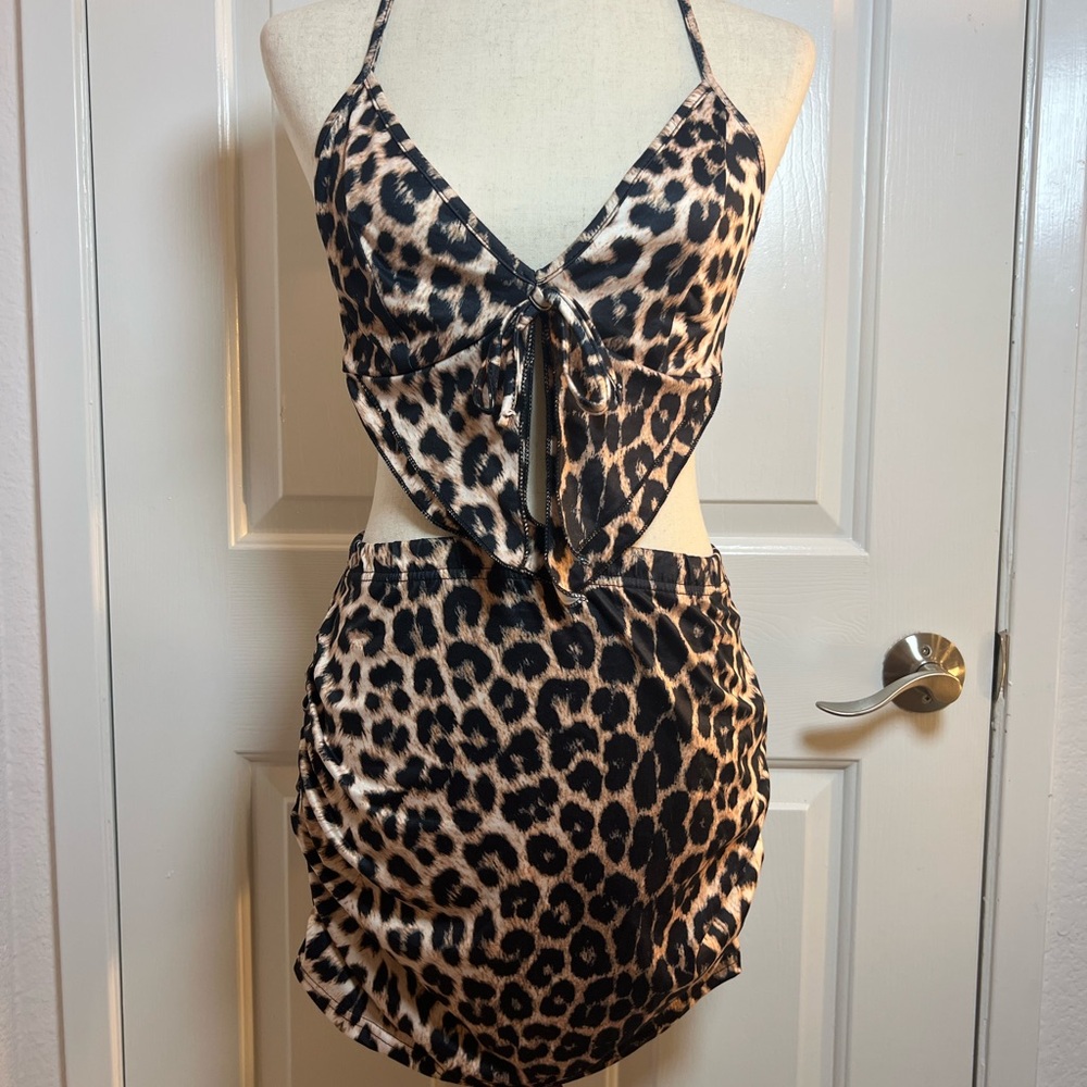 Women Leopard Print Halter Top and Skirt Set Size M